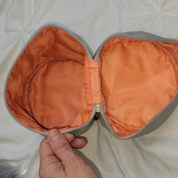 ESTEE Lauder Cilinder Makeup Bag - Picture 5 of 5